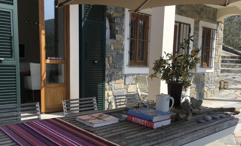 IMG tuintafel op terrasJPG